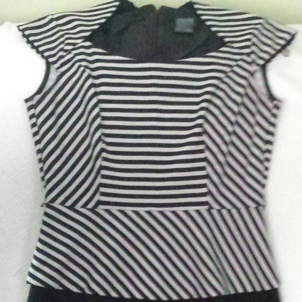 Gabby Skye Capped-Sleeve Dress